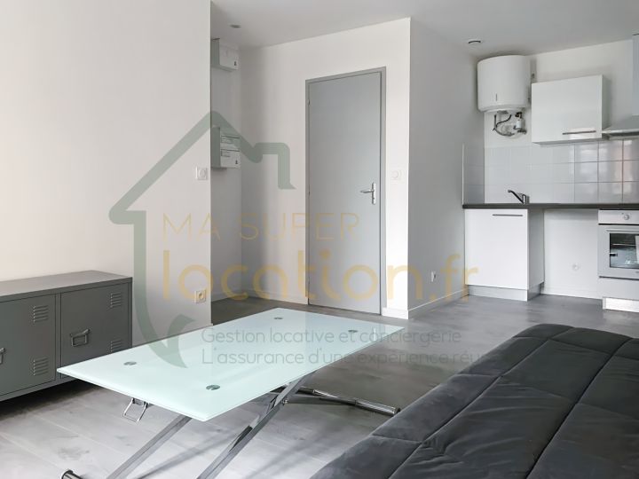 Dans une résidence sécurisée, studio meublé de 24m2