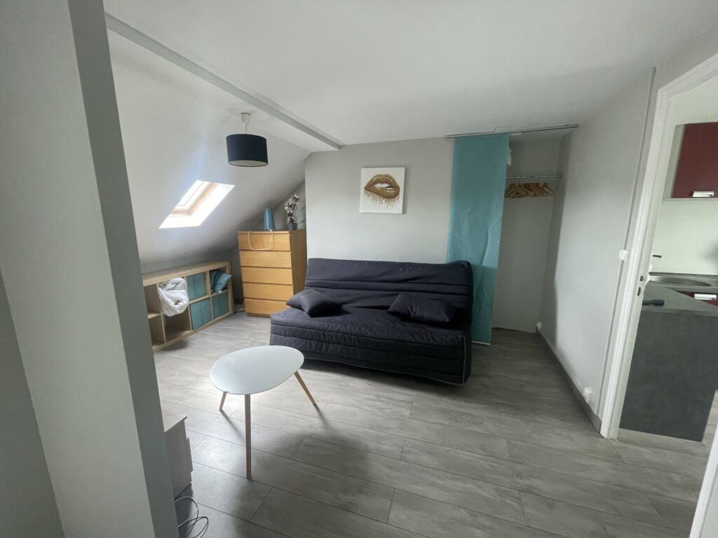 Studio avec mise à disposition de meuble à deux pas du Centre-Ville de SAINT-QUENTIN