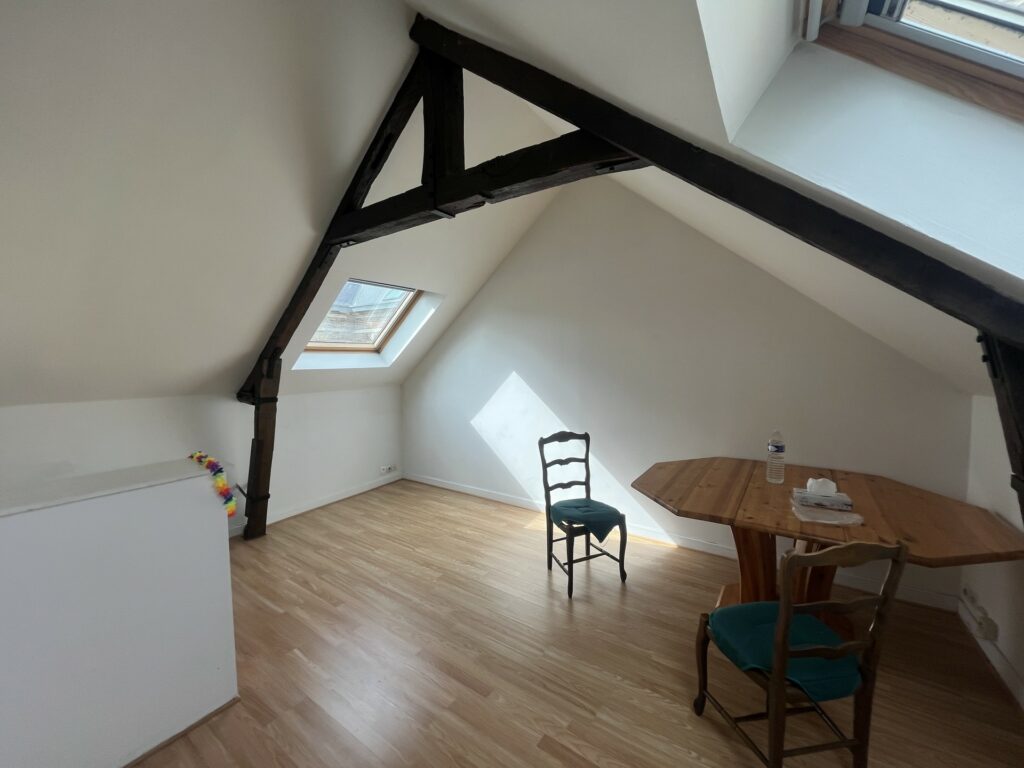 Appartement 2 pièces situé en centre ville à SAINT-QUENTIN