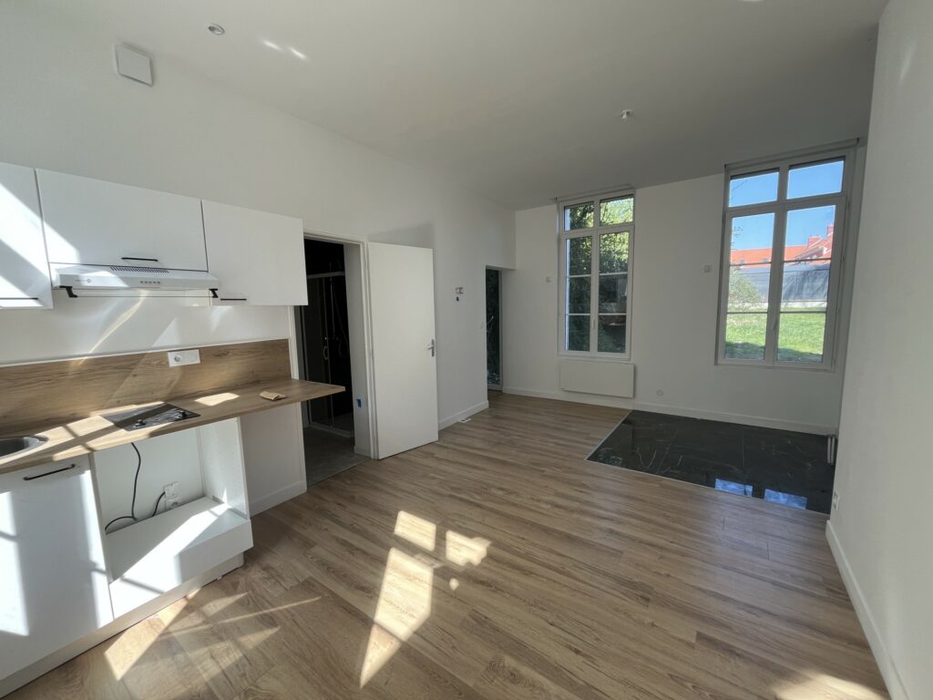 STUDIO NEUF DANS RESIDENCE EXCEPTIONNELLE AVEC ESPACE EXTERIEUR