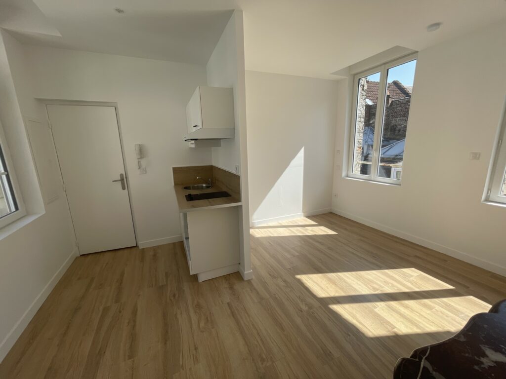 STUDIO NEUF DANS RESIDENCE EXCEPTIONNELLE AVEC ESPACE EXTERIEUR