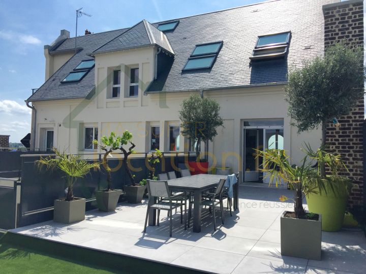 Villa exceptionnelle sur le toit d’un immeuble de standing.