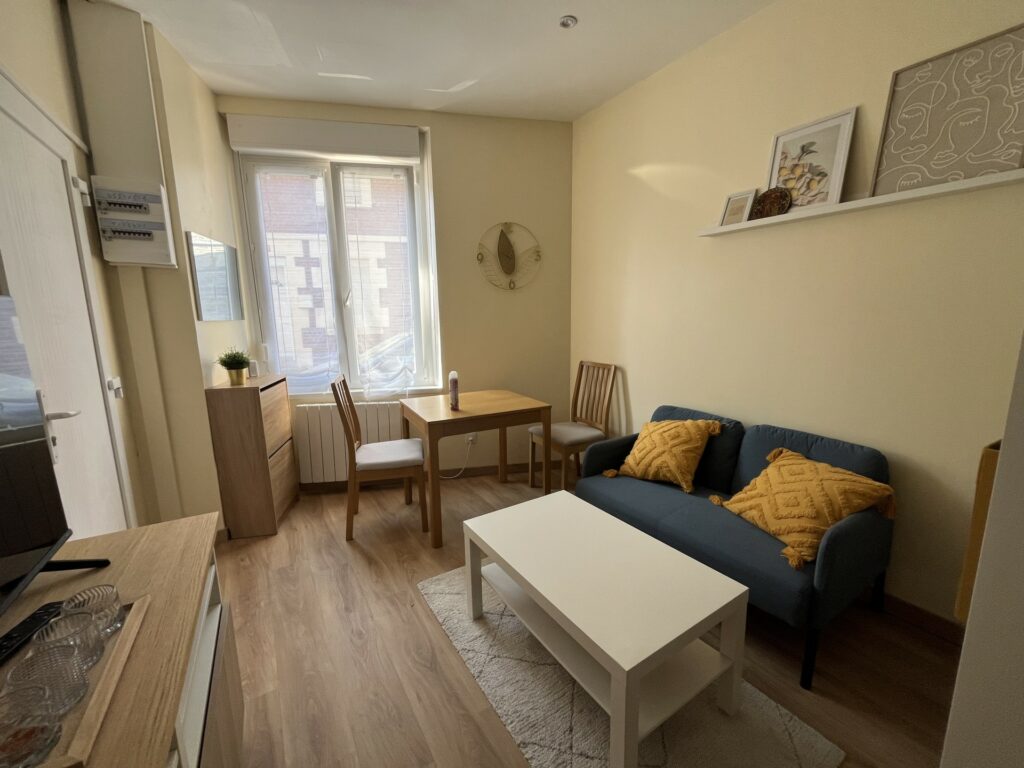 Grand studio meublé dans le centre-ville de SAINT-QUENTIN