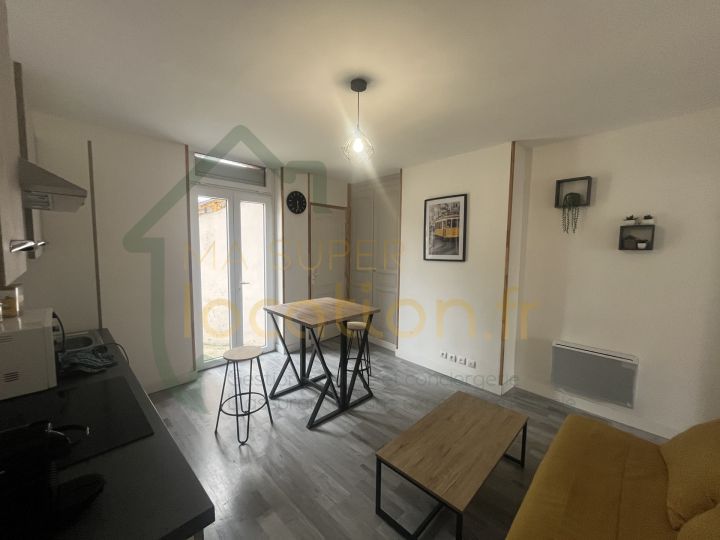 Appartement 2 pièces avec cour intérieur privative à Albert