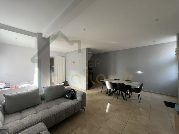 IDEAL ENTREPRENEUR – Grande maison avec entrepôt de 150m2