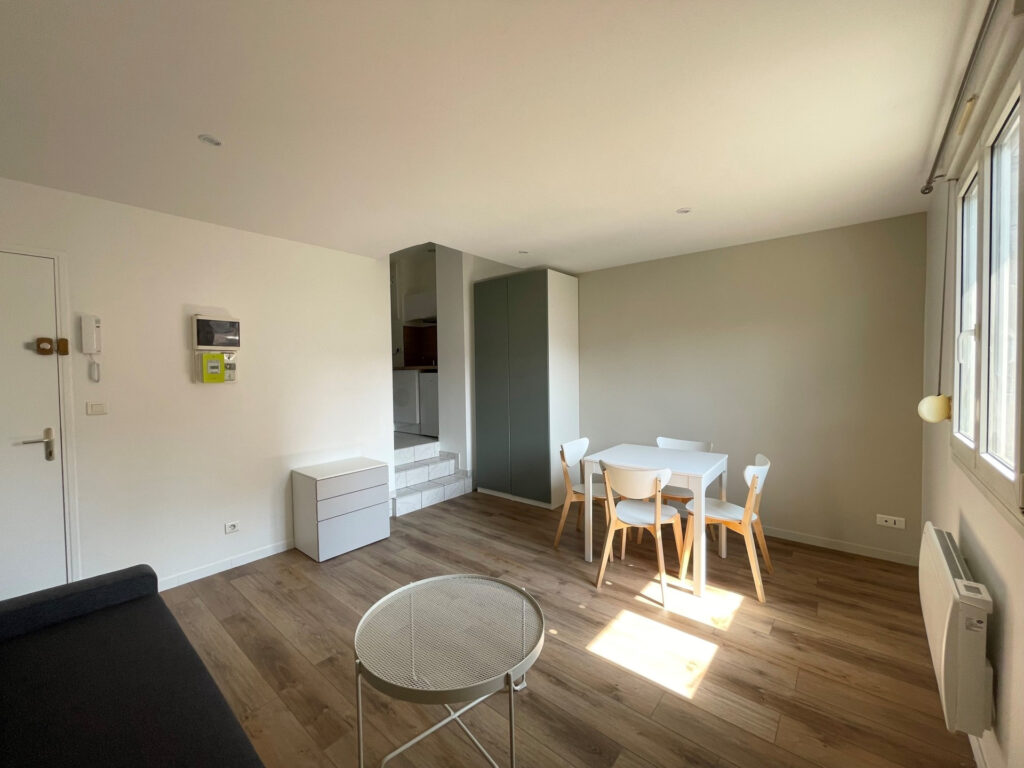 STUDIO AVEC MISE A DISPOSITION DE MOBILIER