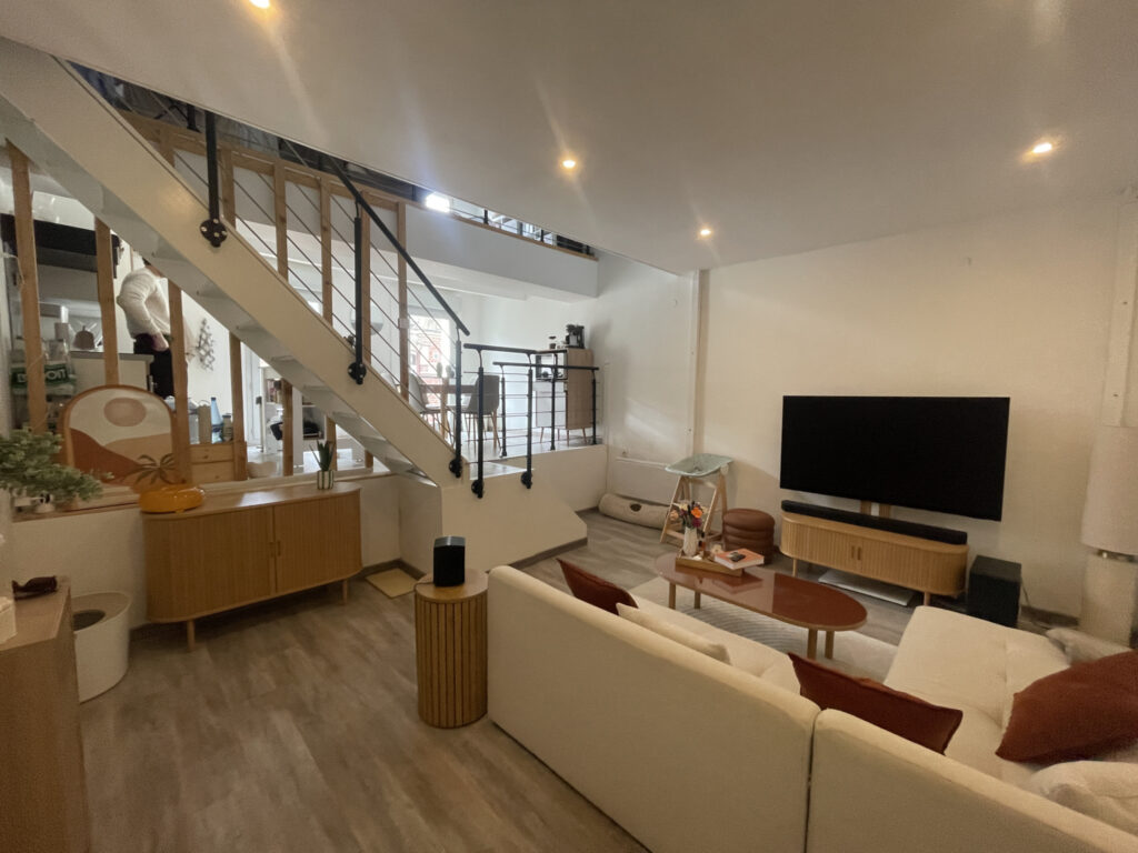 Appartement rénové 3 chambres champs elysées