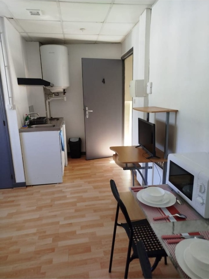 STUDIO MEUBLE DE 19M2 ENTRE LA GARE ET LE CENTRE VILLE