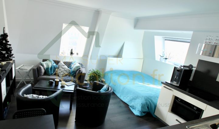 Grand studio Hyper-centre – Proche école Elisa