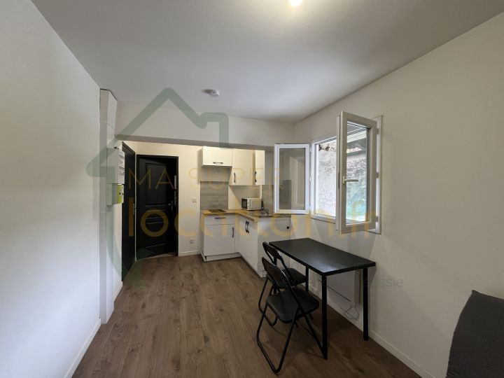 STUDIO avec parking ST QUENTIN