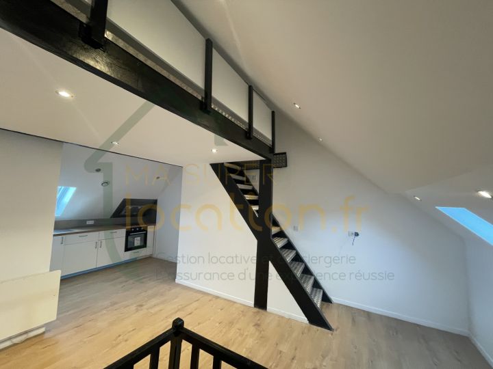 Studio avec mezzanine idéalement situé à SAINT-QUENTIN