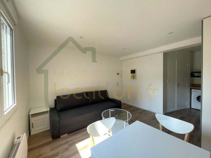 STUDIO AVEC MISE A DISPOSITION DE MOBILIER