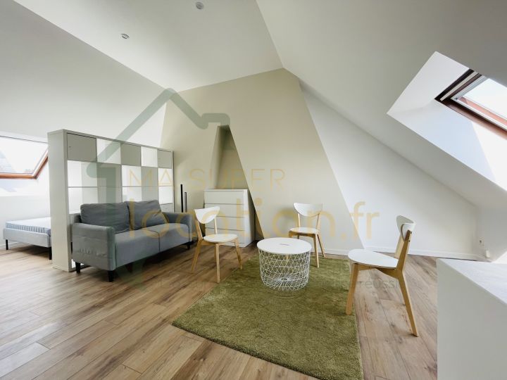 STUDIO AVEC MISE A DISPOSITION DE MOBILIER