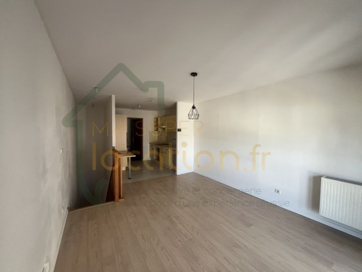 Appartement 2 pièces 50m2 en Duplex dans une résidence calme en centre-ville de SAINT-QUENTIN