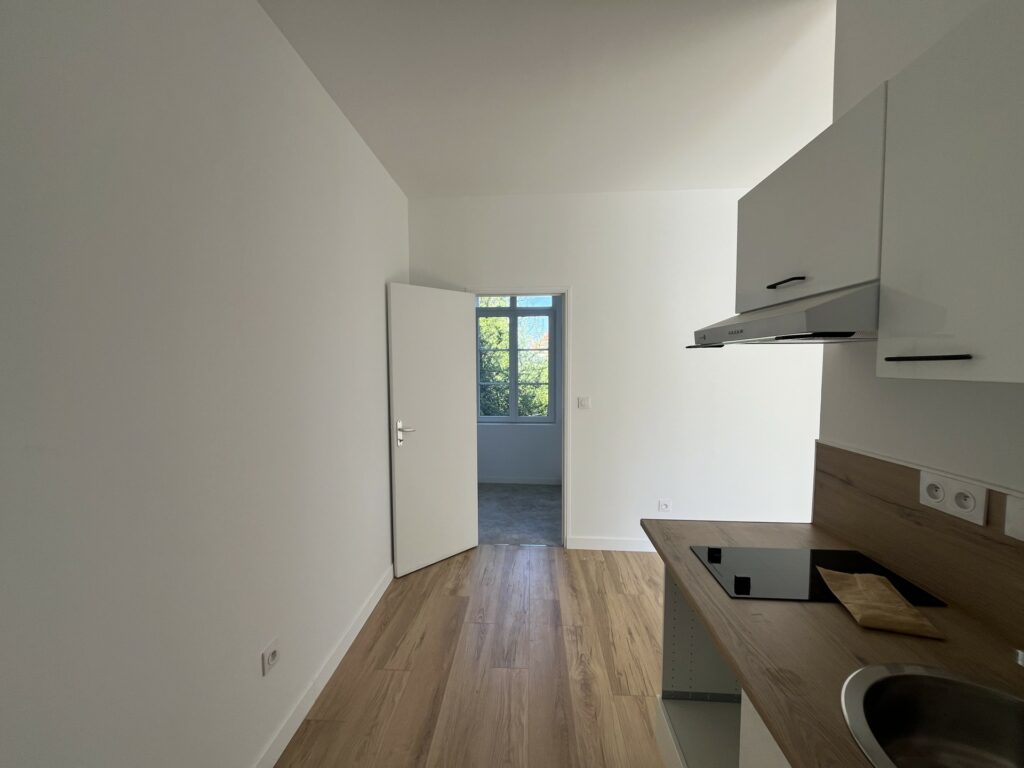 STUDIO NEUF DANS RESIDENCE EXCEPTIONNELLE AVEC ESPACE EXTERIEUR