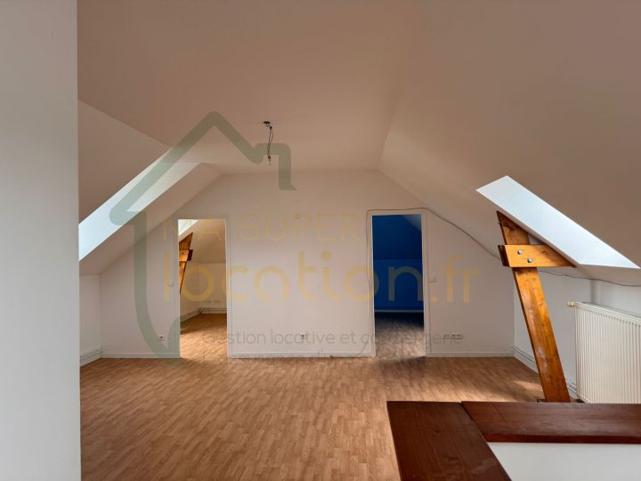 Bel appartement de 4 pièces de 64m2 situé dans une campagne calme et proche de COMPIÈGNE