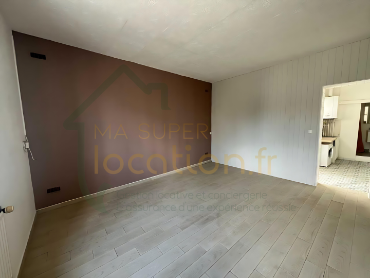 MAISON 3 PIÈCES AVEC VERANDA INTÉRIEUR