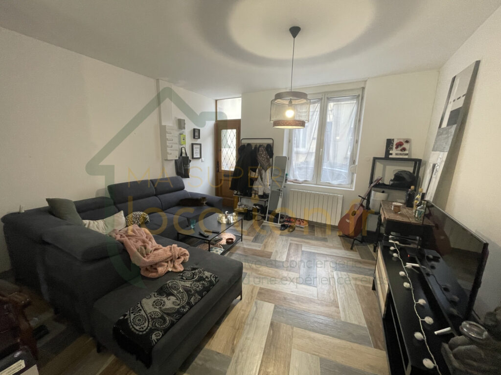 Maison avec cour quartier St Martin