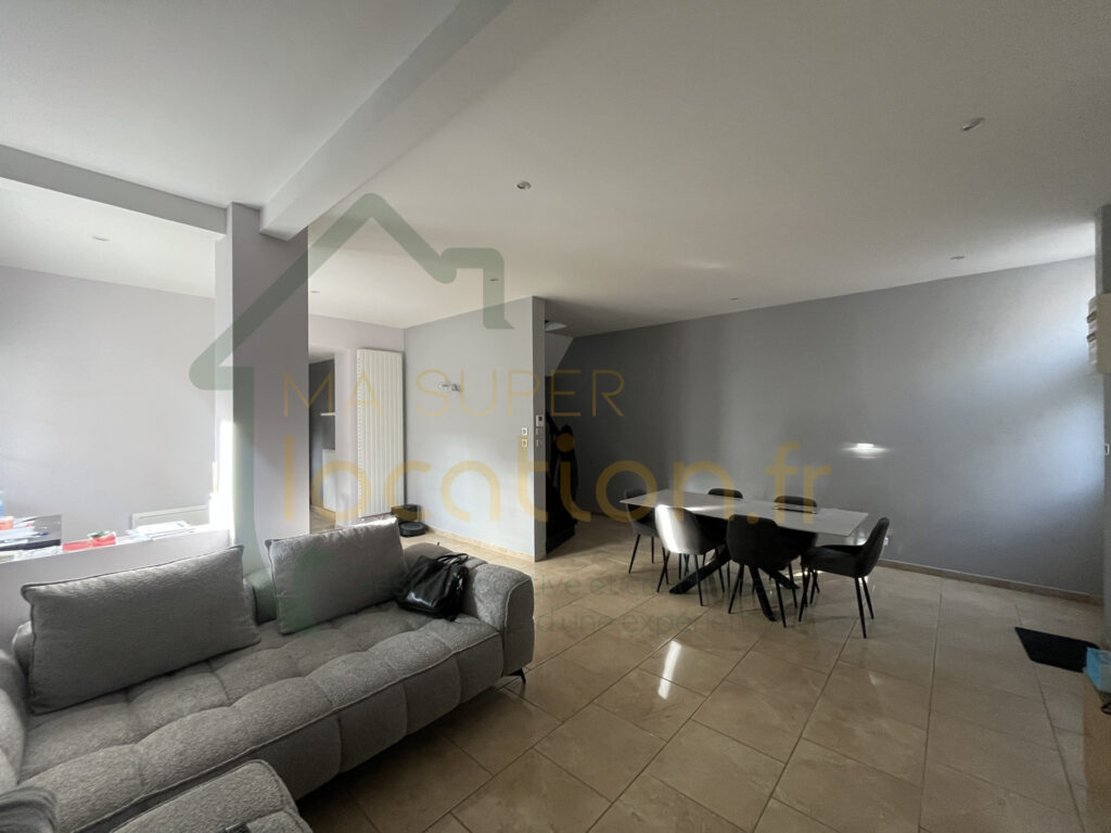 IDEAL ENTREPRENEUR – Grande maison avec entrepôt de 150m2