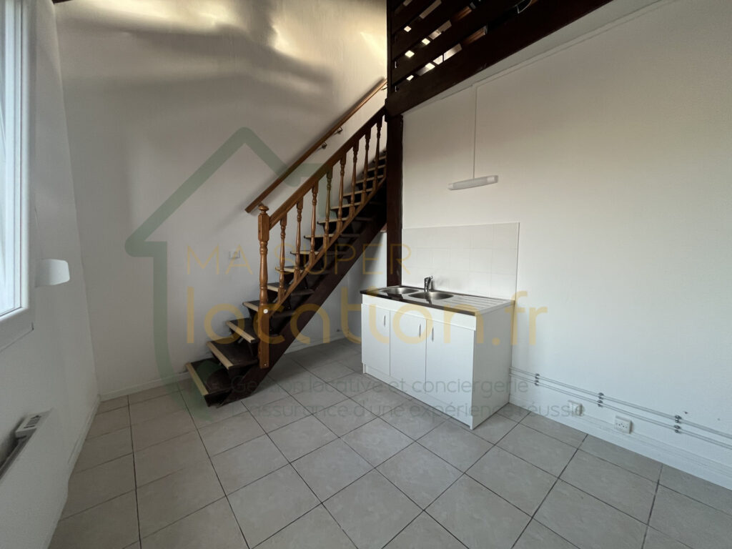 T2 proche de la gare de SAINT-QUENTIN