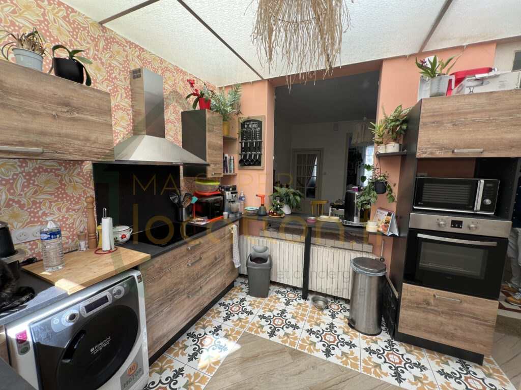 Idéalement situé à ST QUENTIN, Maison avec jardin / garage