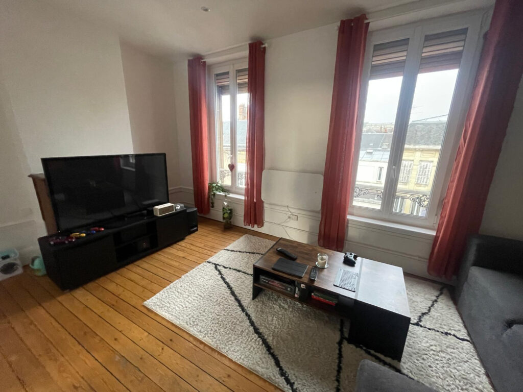 Magnifique T3 situé en HYPER-CENTRE de Saint-Quentin.