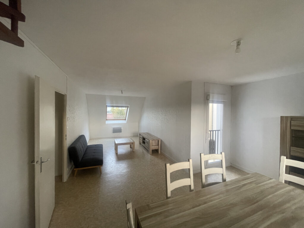 GAUCHY T2 meublé duplex lumineux avec parking