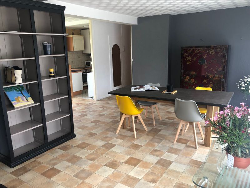 APPARTEMENT REZ DE CHAUSSEE TOTALEMENT MEUBLÉ AVEC EMPLACEMENTS PARKING PRIVATIFS