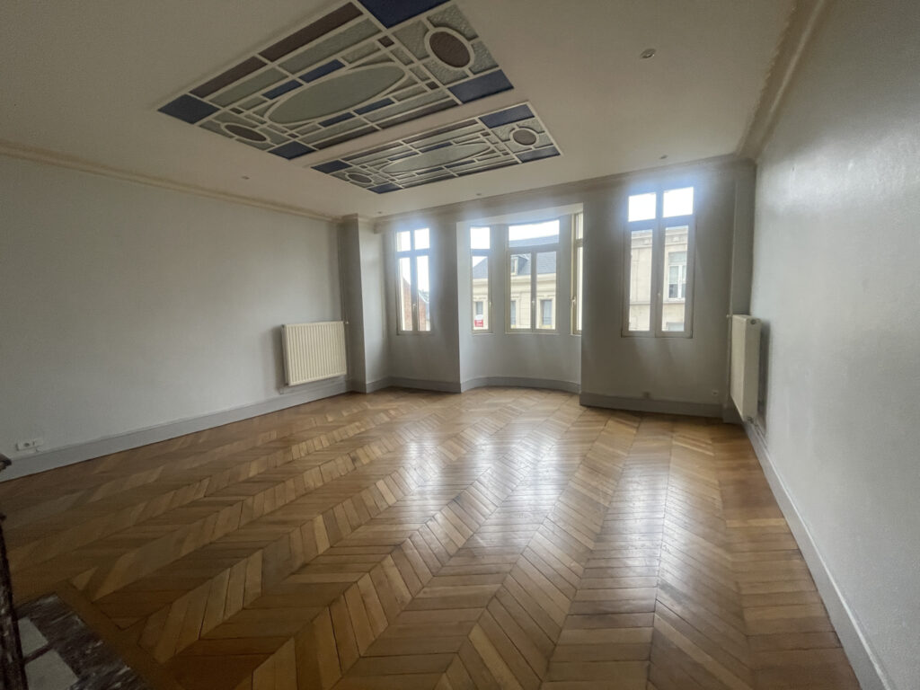Spacieux T4 136 m2 avec terrasse centre-ville